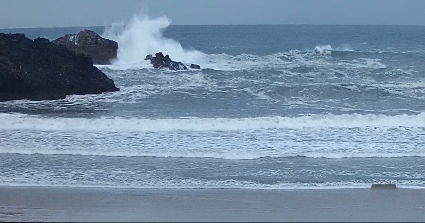 The sea is crazy, the sea #llanes